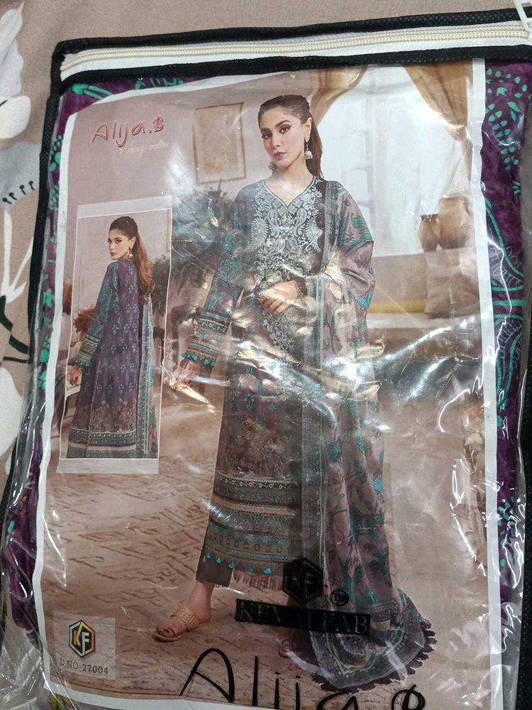 Beautiful Pakistani Salwar Kameez Unstitched Suit.