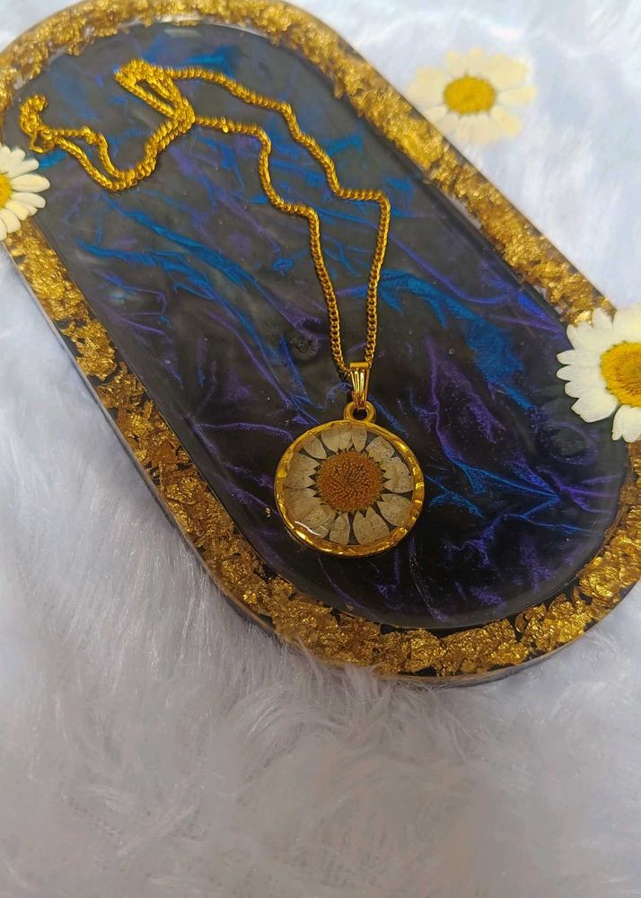Daisy Pendant Necklace