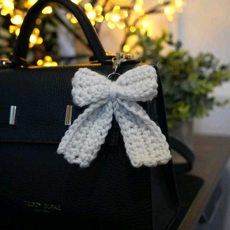 Lifeyo Bow Yarn Keychain