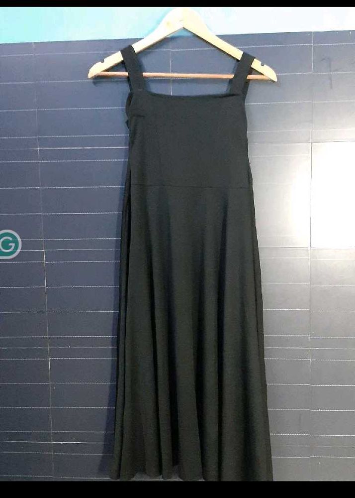 Black Sleeveless Dress (Woman)