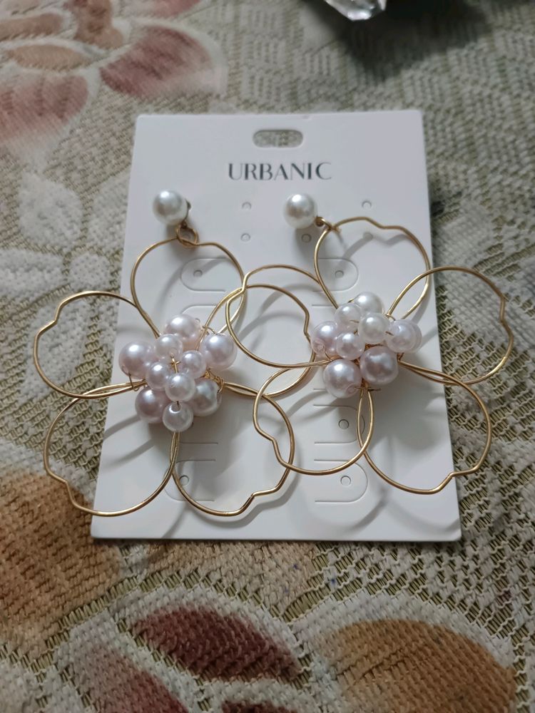 URGENT SELLING. White Gold Earrings from Urbanic.