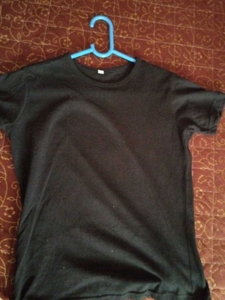 A Black 🖤 Tee