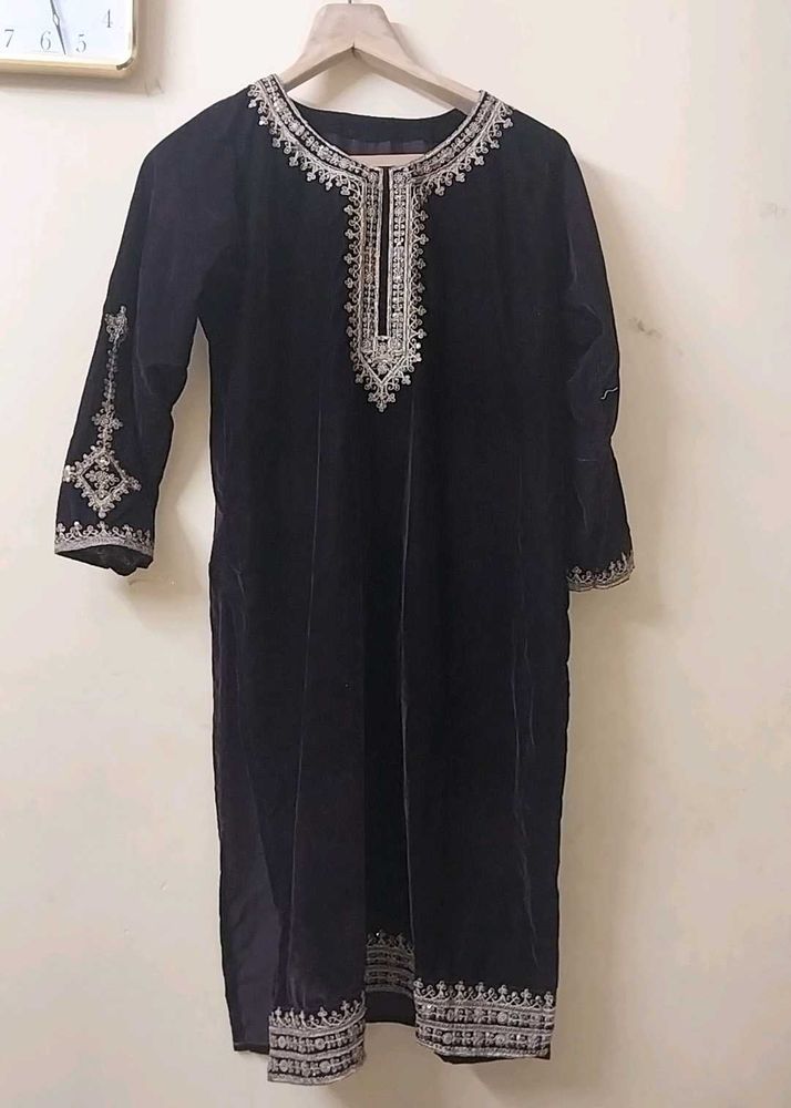 Elegant Embroidered Velvet Kurta set