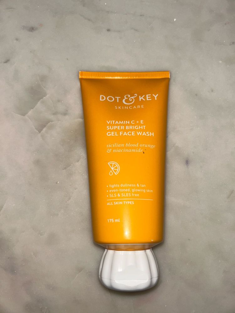 Dot &amp; Key Face Wash