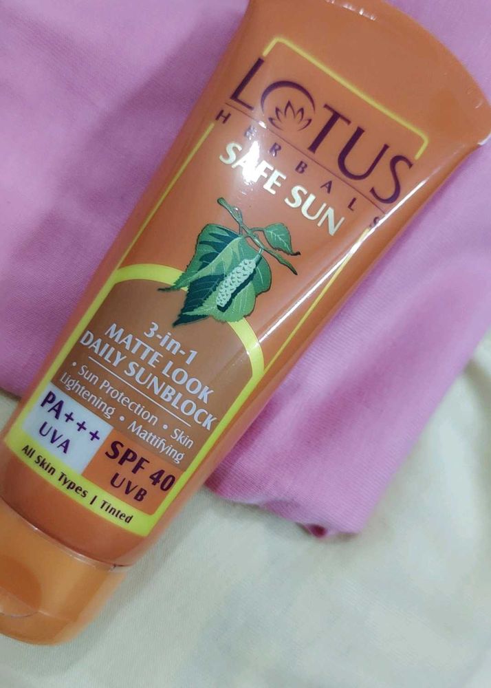 Lotus Herbals Safe Sun SPF 40