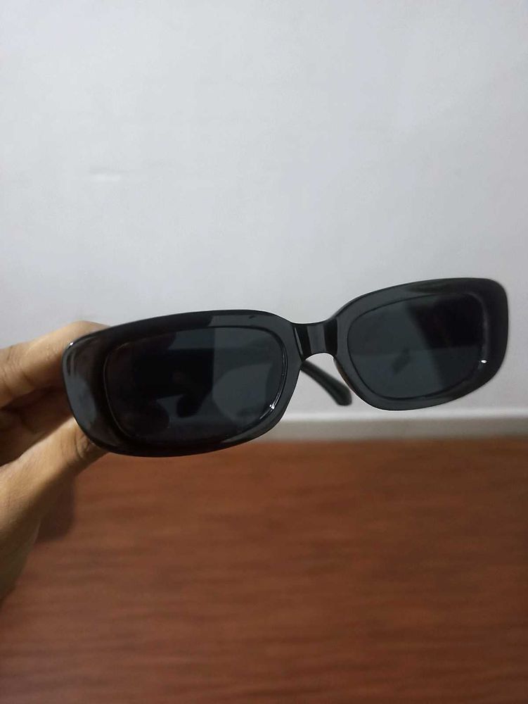 Black Retro Sunglasses