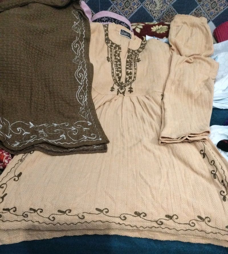 Woolen Kurta With Pent Plazoo &amp; Shaal Readymade