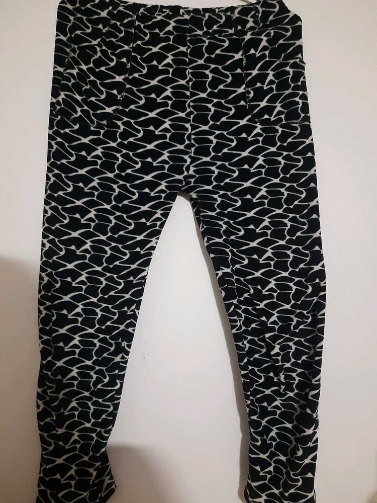 Black &amp; White Print Leggings