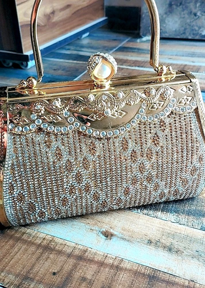 Embellished Clutch With Multiple Zircon Chain