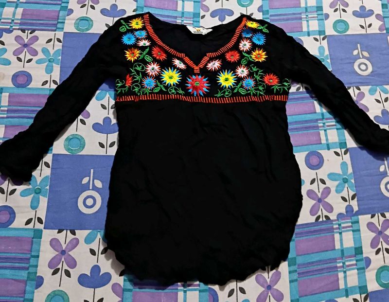 Beautiful Embroidery Top🖤