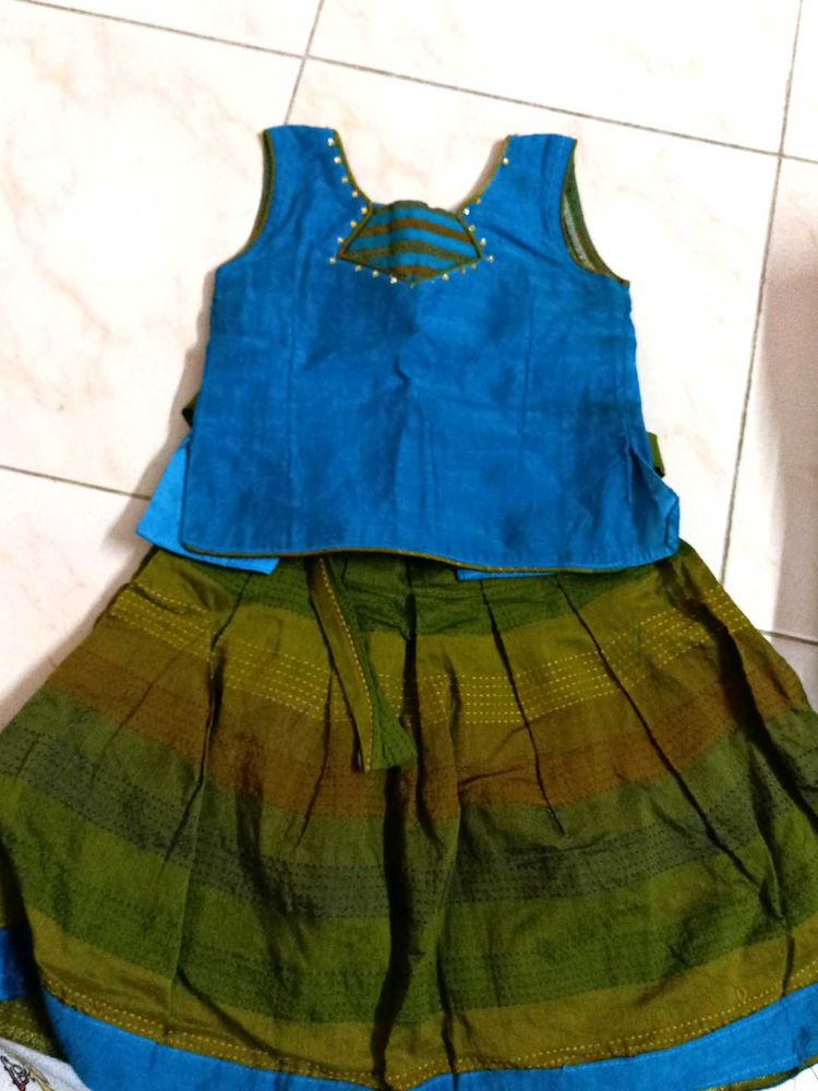 Girl&#39;s Traditional Dress