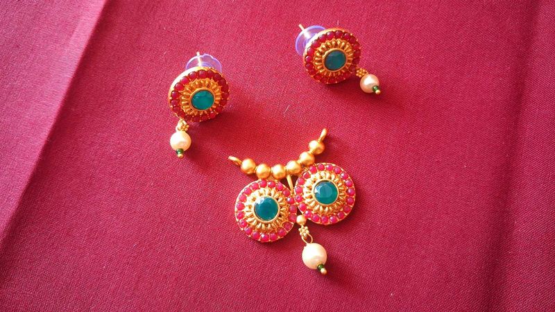 Multi Colour Pendal With Earning