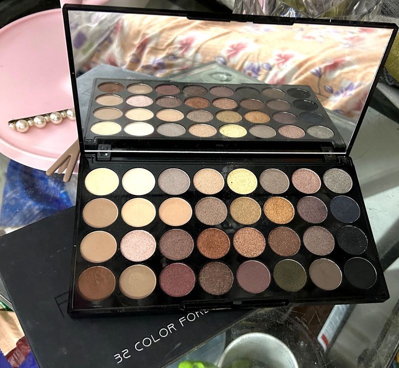 Swiss Beauty 32 Color Forever Eyeshadows Palette