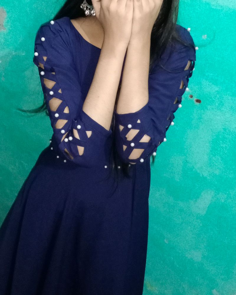 🌸Side Cut Frock With Cut Sleeves🌸