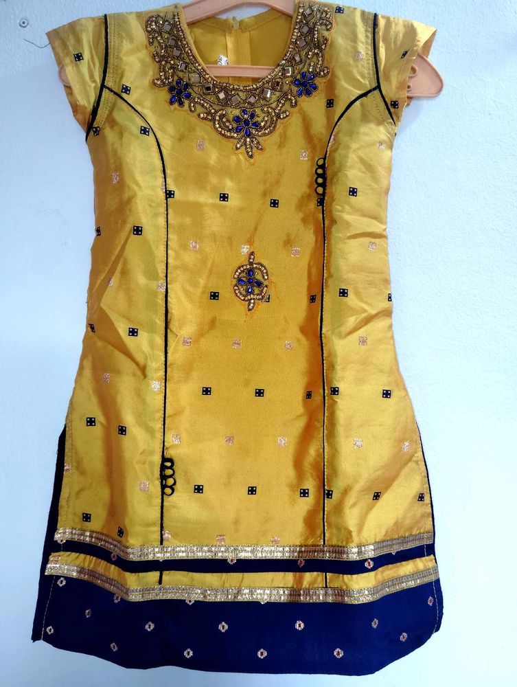Girls&#39; Traditional Indian Dress Set