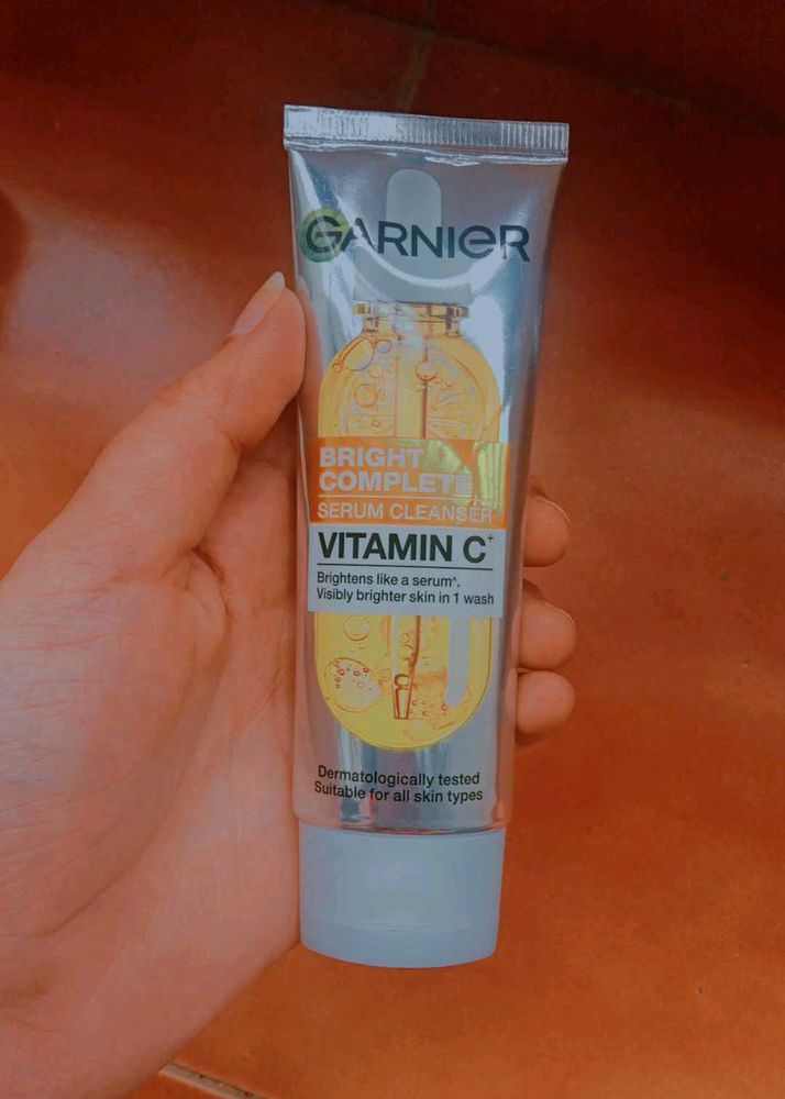 Garnier Vitamin-C Serum Cleanser