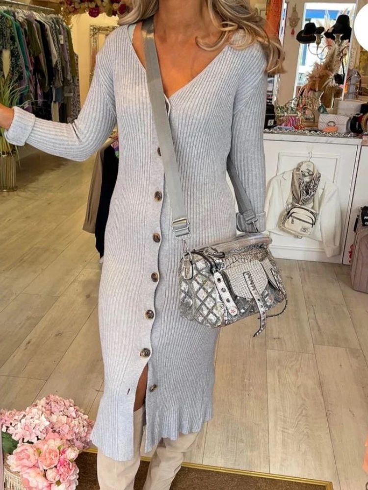 Pintresty new with tag 🏷️ Elegant Knit Button-Dow