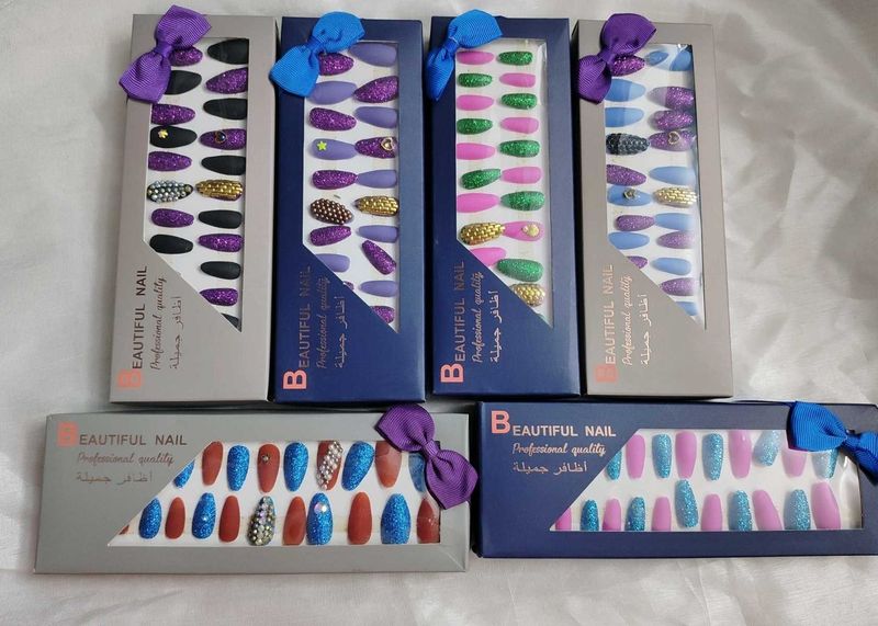 Press-On Nail Set of 6 box