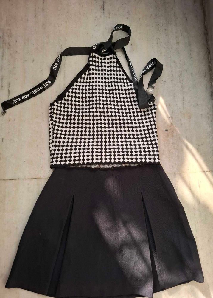 Cute Black &amp; White Halter Neck Top