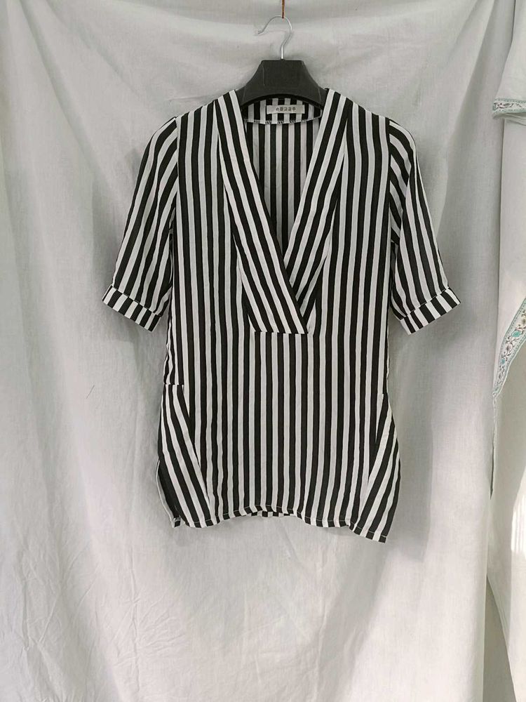Top Black N White