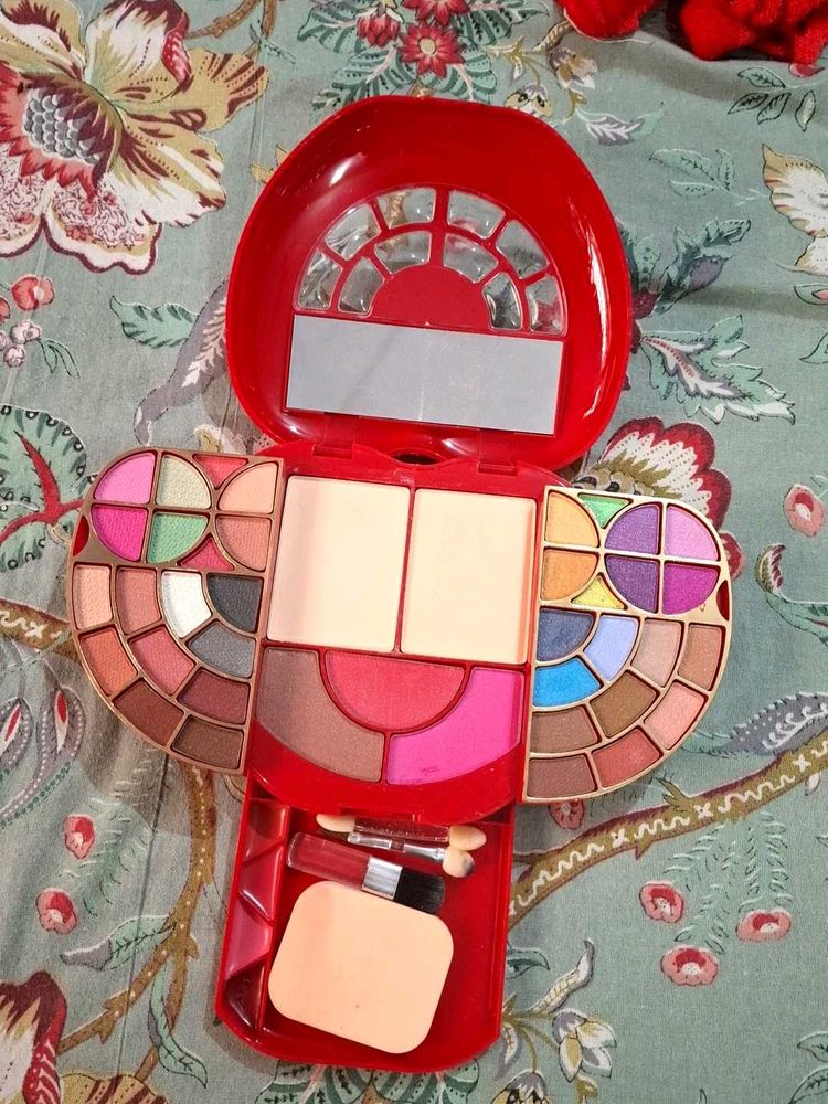 Vintage Inspired Makeup Kit