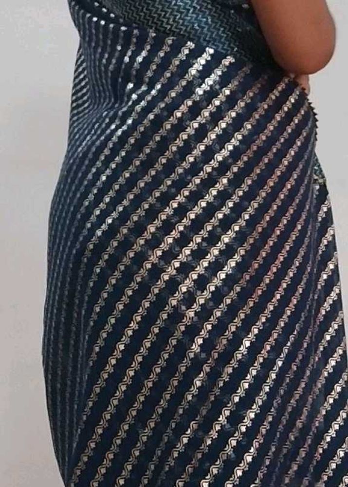 Elegant Navy &amp; Silver Foil Print Saree