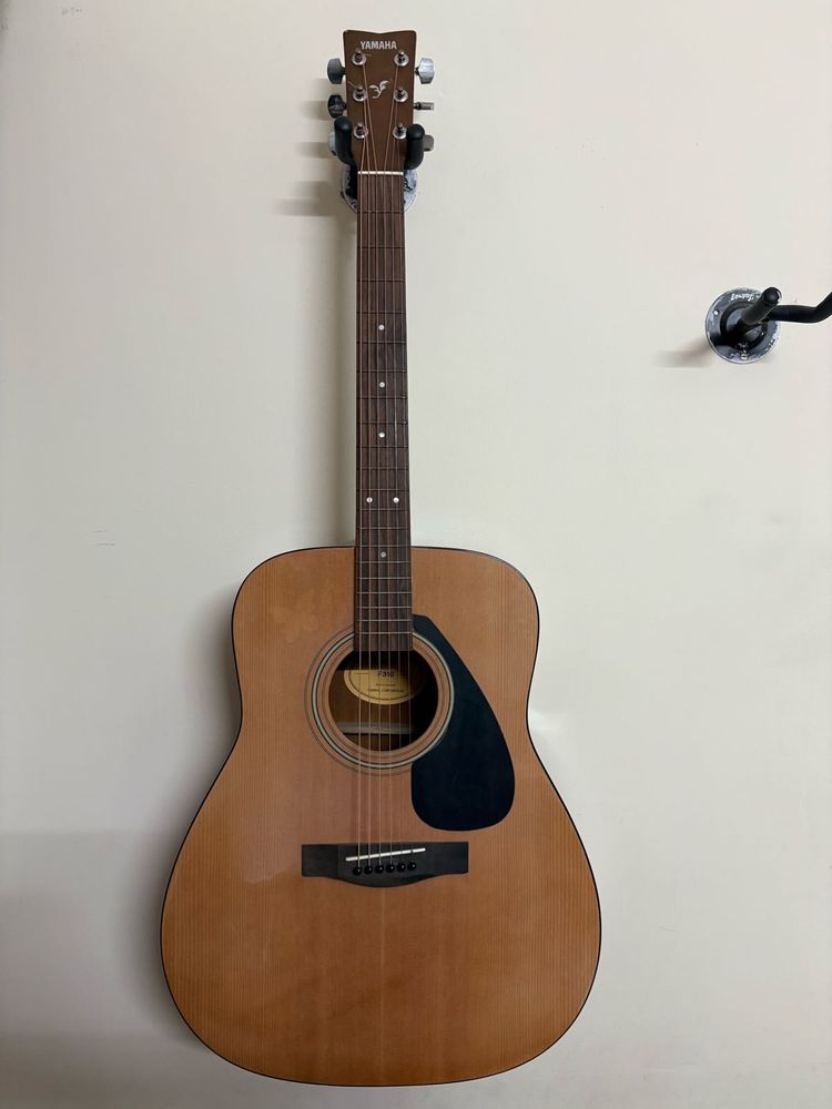 Yamaha F310 Premium Acoustic Bundle