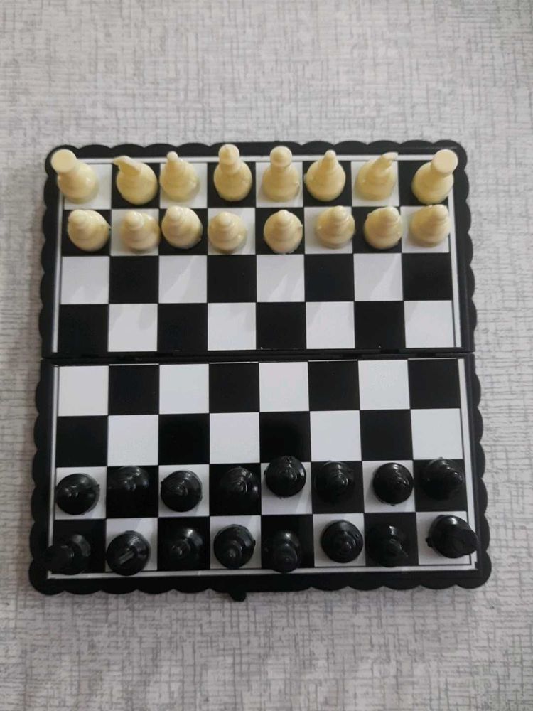 Traveller&#39;s Magnetic Chess