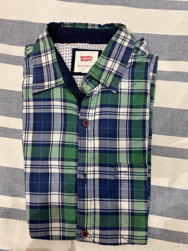 Levi&#39;s Plaid Shirt