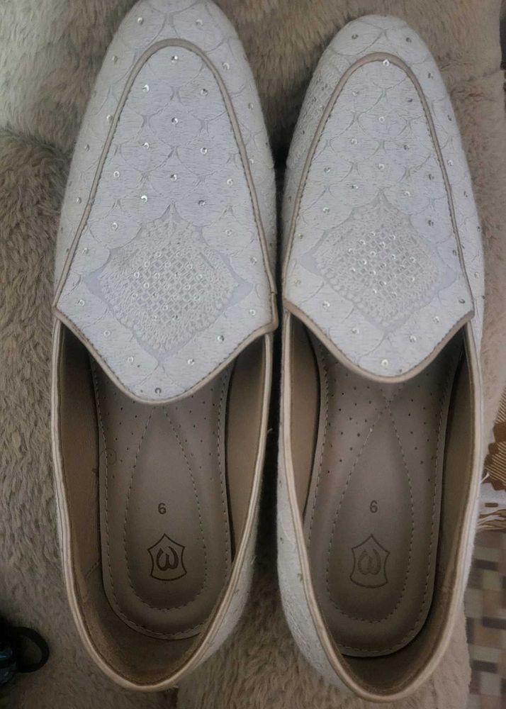 White Ethnic Mojari Shoes