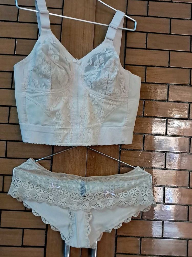 Triumph Corset   N Panty