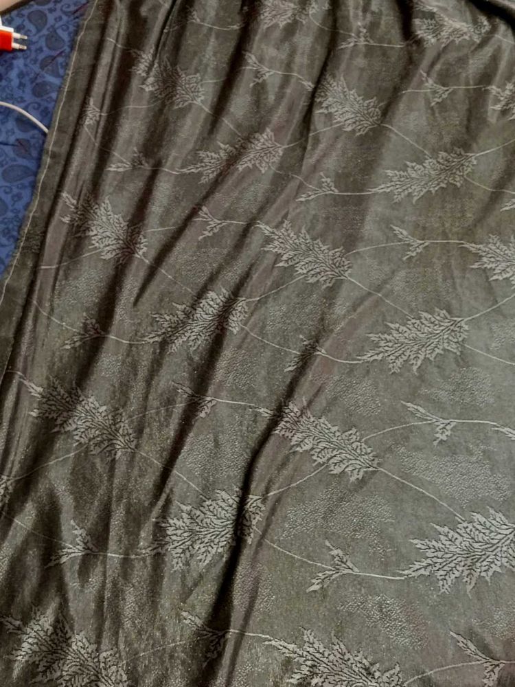 Leaf Print Gray Sare Soft