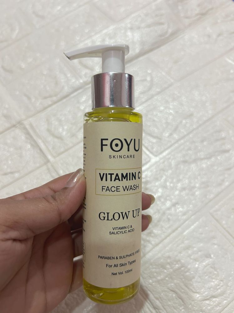 FOYU Vitamin C Face Wash