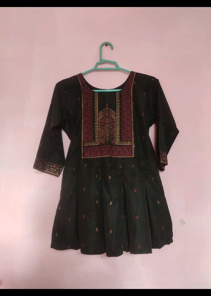 3 Short Kurti+white Trouser💗