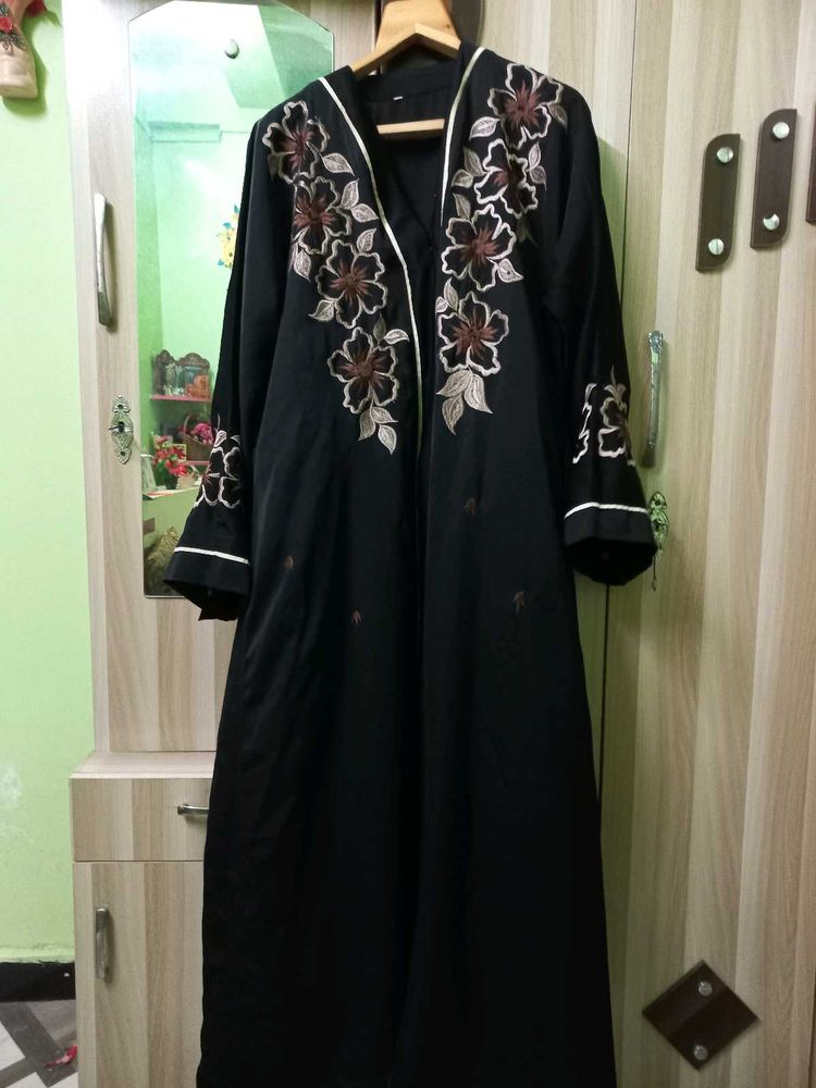 Black embroided Abaay