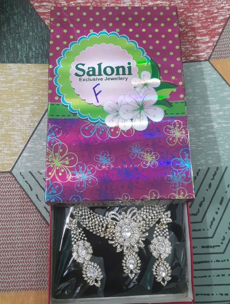 New Heavy A.D Stones Necklace Set With Mangtikka