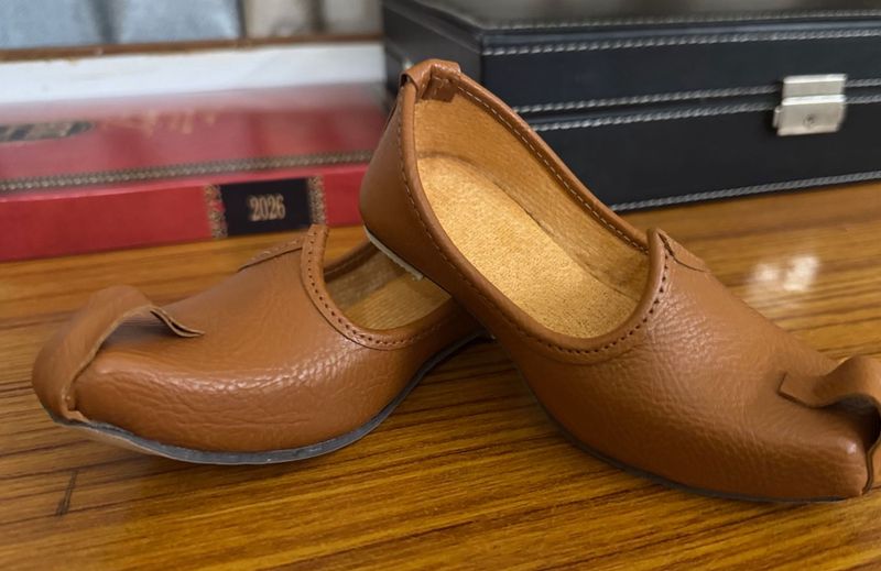 Ethnic Brown Mojari Shoes