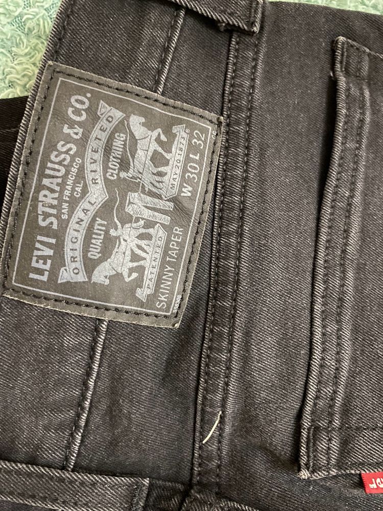 Black Body Fit Levi’s Jean