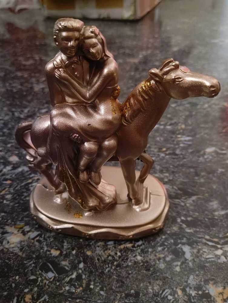 Couple on Horse Showpiece