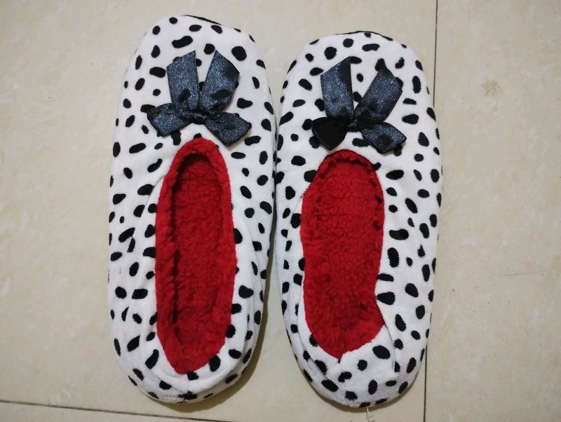 Women Winter Socks Cum Shoes For Indoor Uses