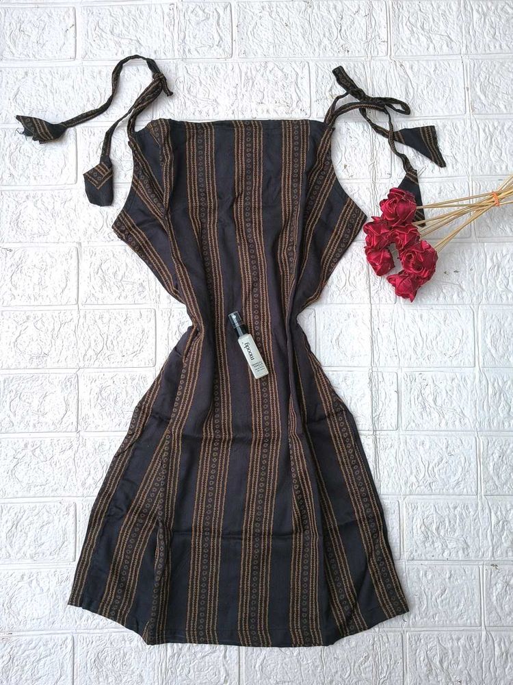 Strapped Short Kurti🖤