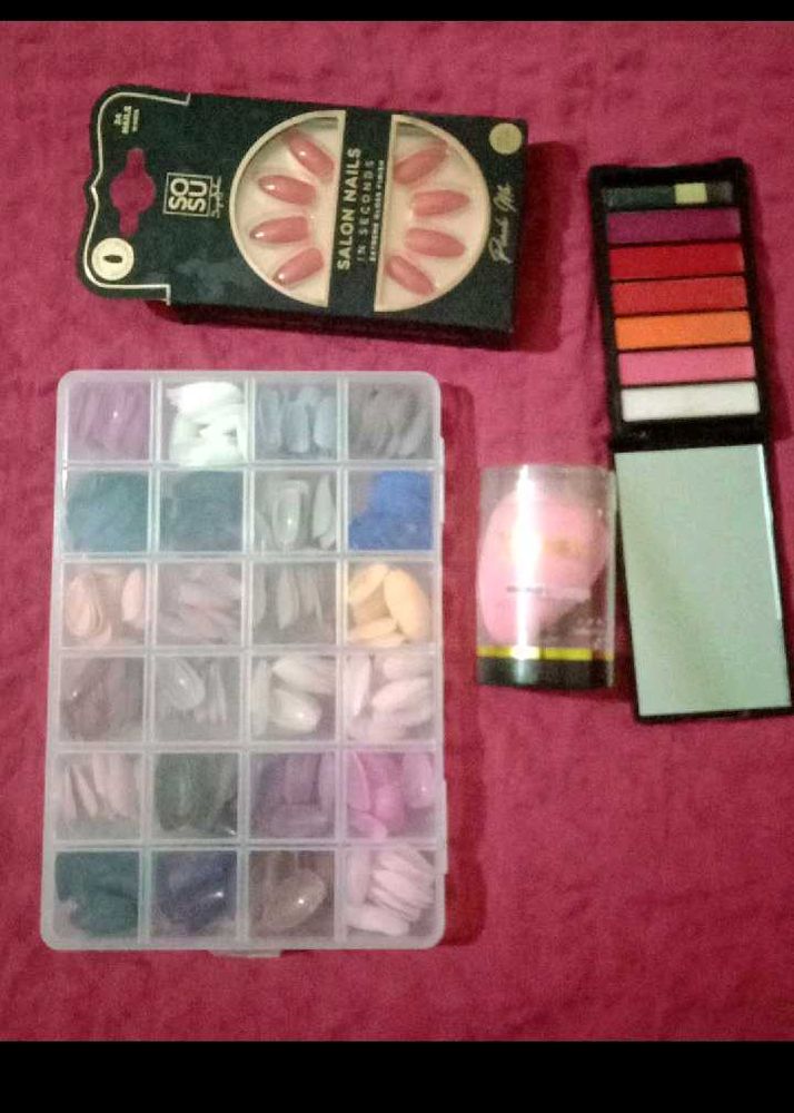 Combos Of Artificial Nails+ Sponge+ Lip Pallette