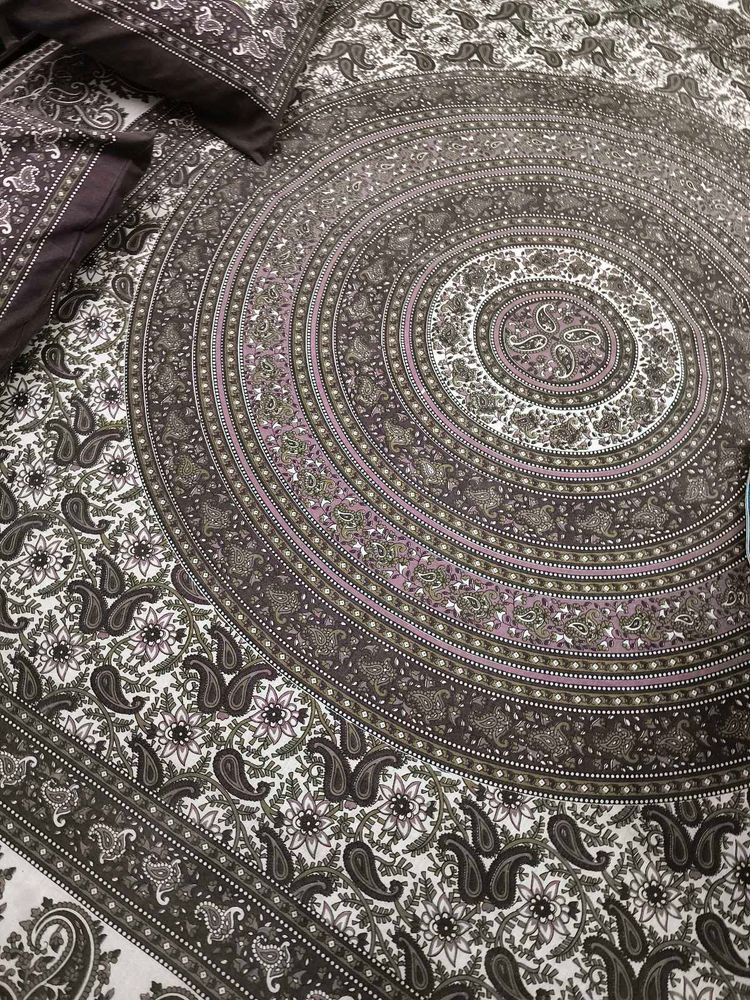 Beautiful Printed Double bedsheet &amp; 2 pillow co