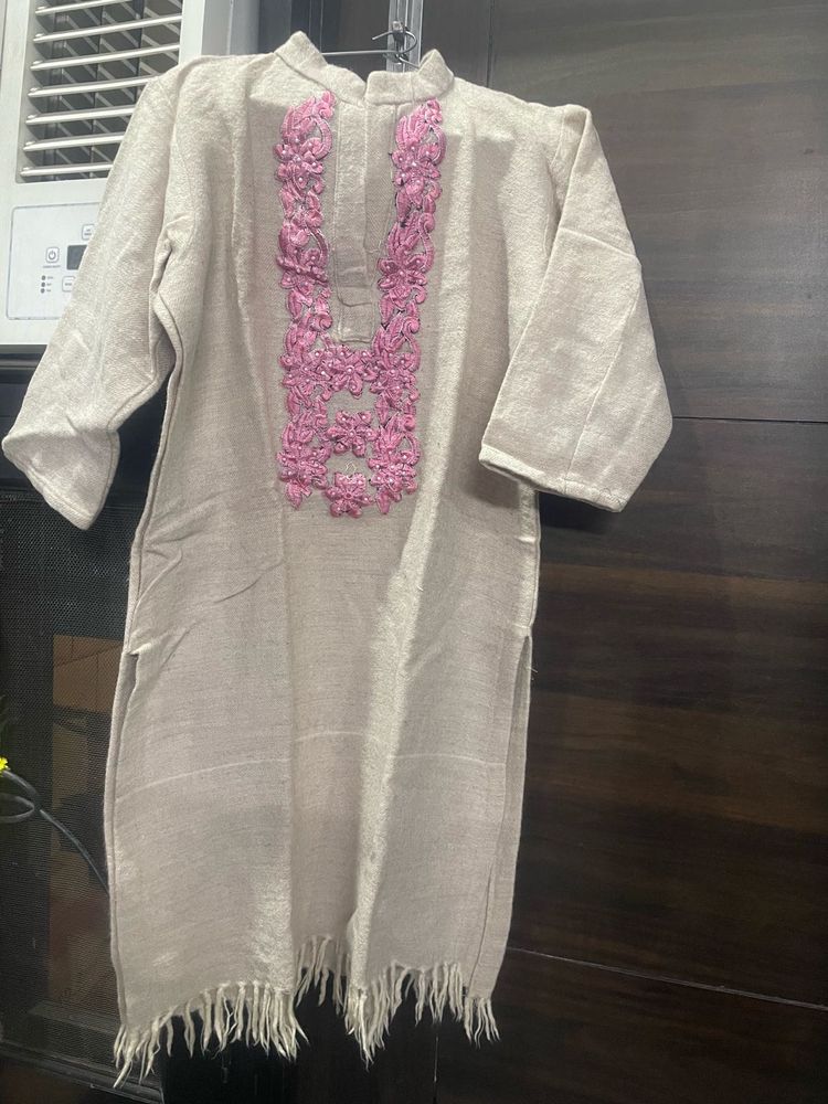 Elegant woollen Kurta with patch embroidery