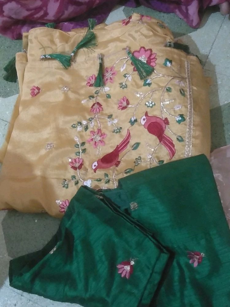 Gold Color Sadi With Blause