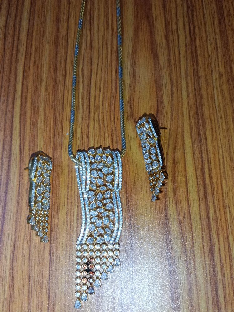 AD Neckpiece