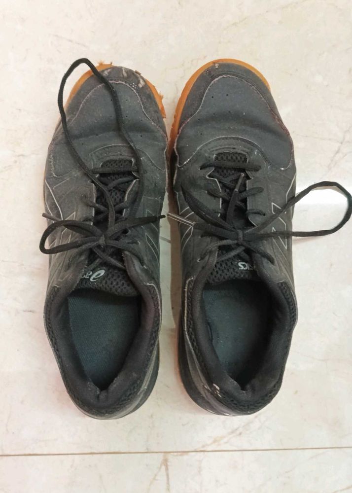 BADMINTON SHOES