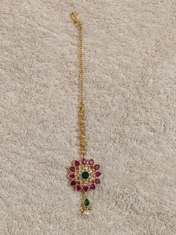 Delicate Flower Maangtikka