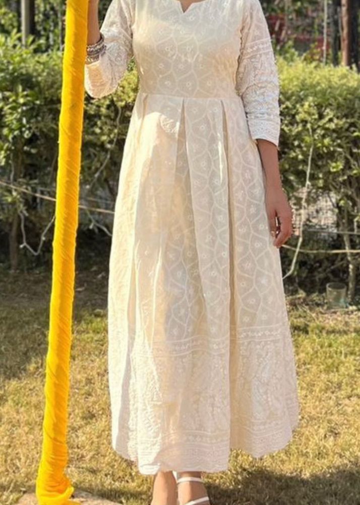 Elegant White Embroidered Kurta