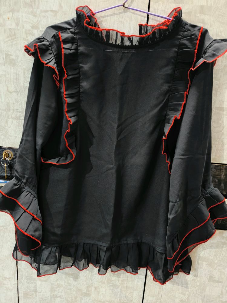 Black Ruffle Top🖤